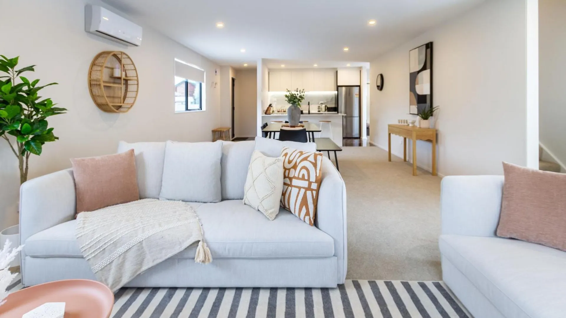 Apartment Church Corner, Parking And Large Living Area Christchurch
