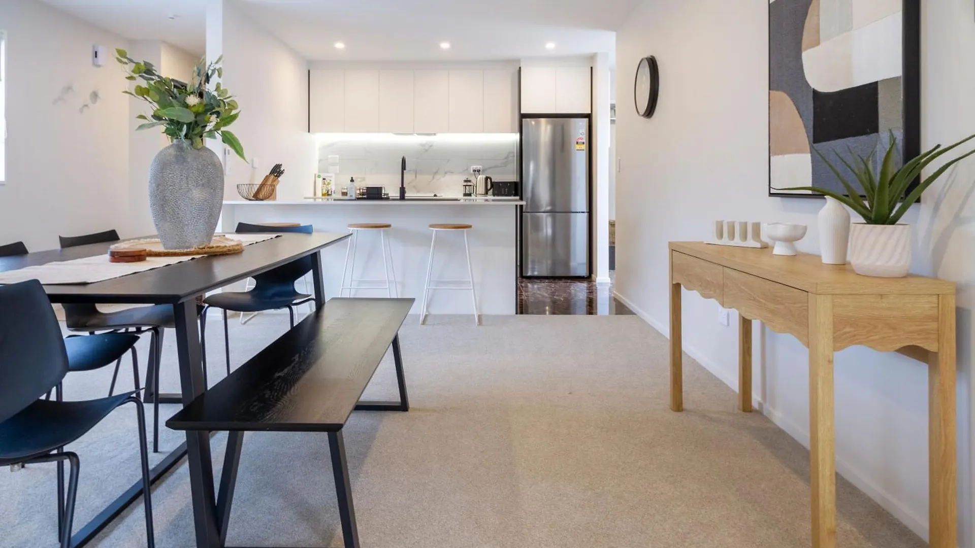 Church Corner, Parking And Large Living Area Christchurch Apartmán