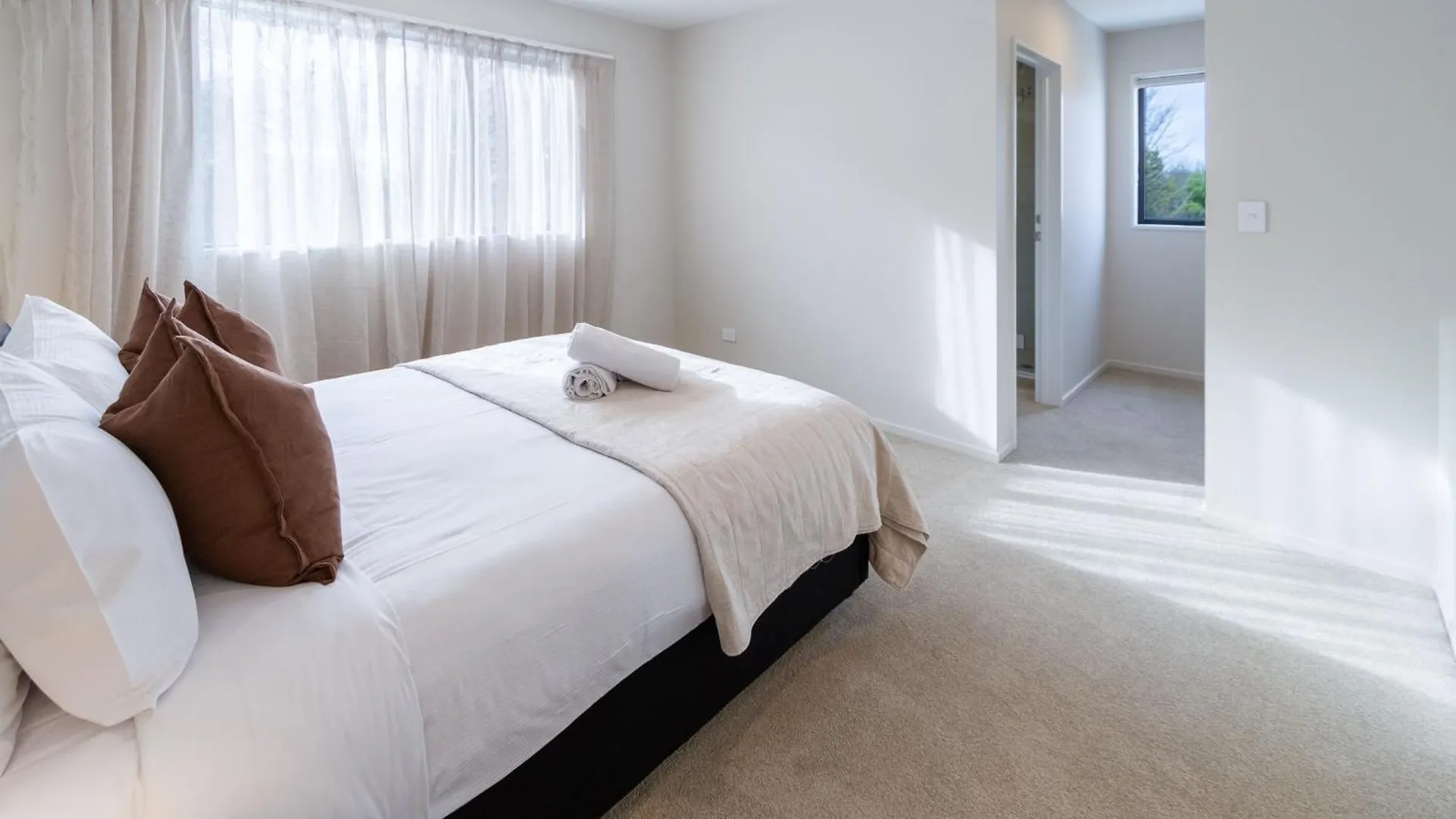 Church Corner, Parking And Large Living Area Christchurch Apartamento